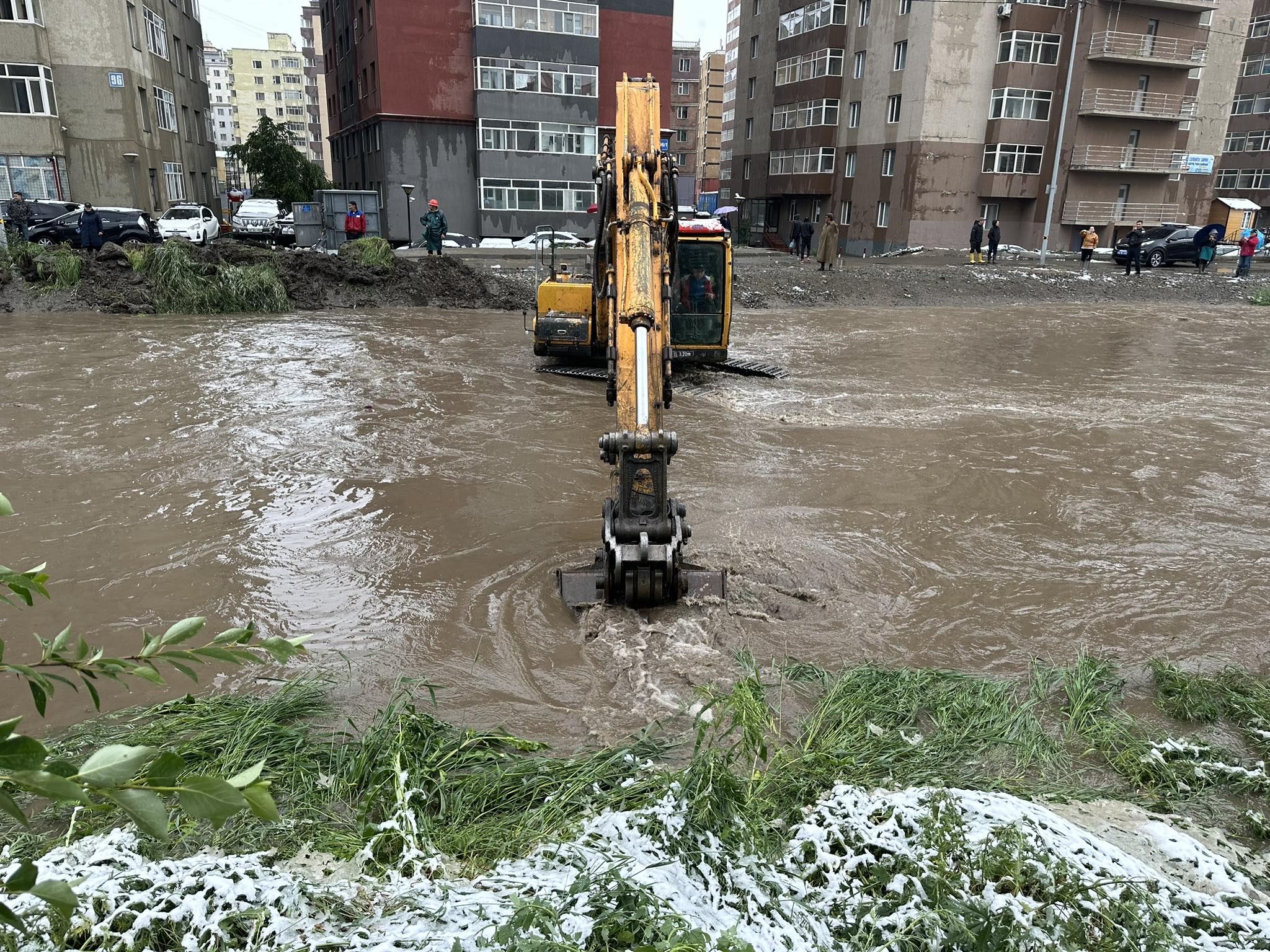 Сэлбэ, Дунд гол дагуух аж ахуйн нэгжүүд голын лаг хагшаасыг цэвэрлэнэ